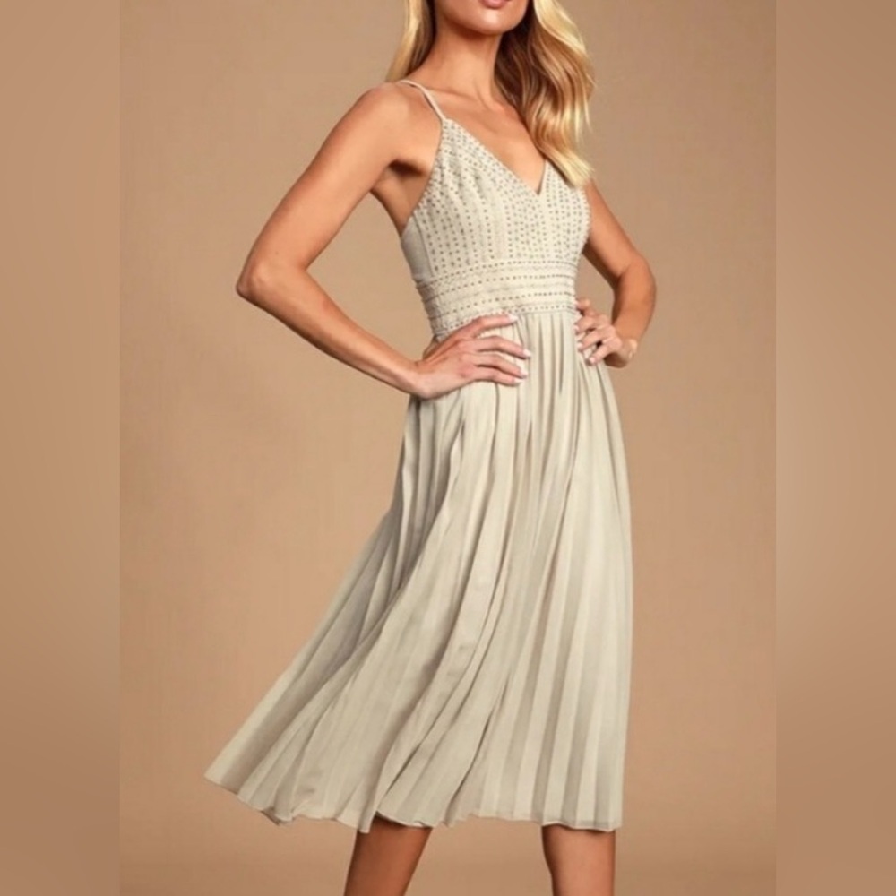 Lulus NWT Delectable Delilah embroidered midi dress, medium